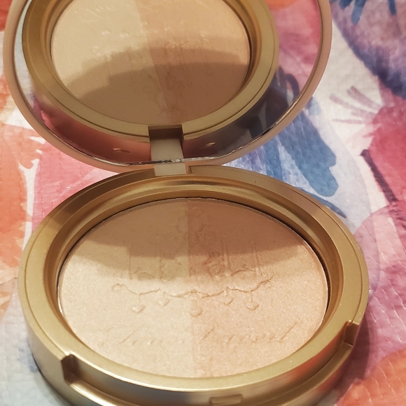 Too faced candlelight glow